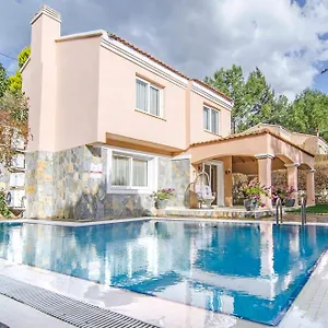 https://villa-pine-club.kusadasihotels.org